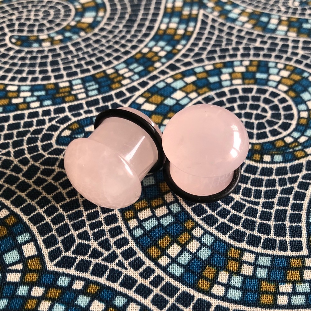 9/16” Rose Quartz Plugs Gauges Single Flare